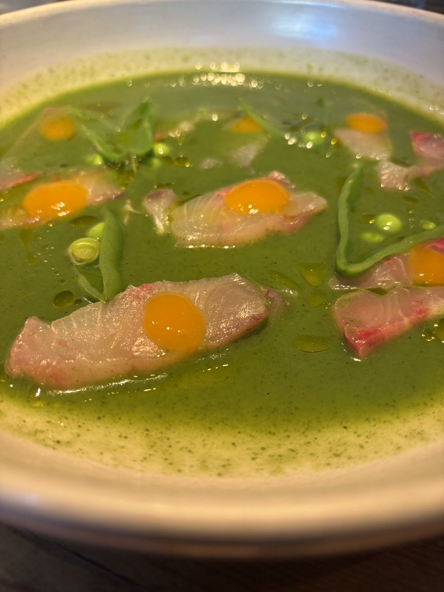 rcoll_wine's tweet image. Fismuler Barcelona 🍽️💫!
.
Comida de equipo, disfrutando de su cocina creativa y adictivaaa…. para algun@s 😜!
.
Los líquidos:
Llopart Leopardi BN 2018
Tomàs Cusiné Pell de Llop 2024
El Hombre Bala 2022
Almirez 2023 
.
#vilaviniteca #uvasfelices #vino #winelover #instawine