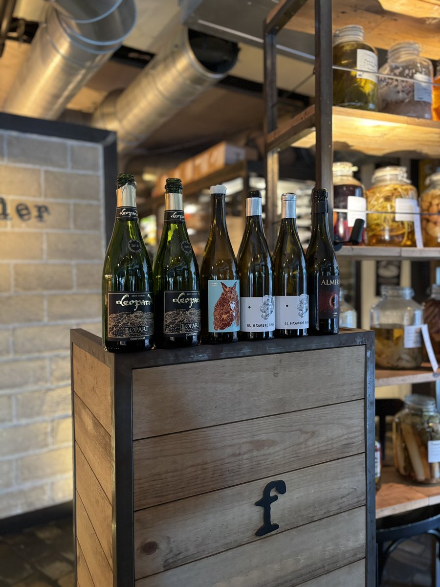 rcoll_wine's tweet image. Fismuler Barcelona 🍽️💫!
.
Comida de equipo, disfrutando de su cocina creativa y adictivaaa…. para algun@s 😜!
.
Los líquidos:
Llopart Leopardi BN 2018
Tomàs Cusiné Pell de Llop 2024
El Hombre Bala 2022
Almirez 2023 
.
#vilaviniteca #uvasfelices #vino #winelover #instawine