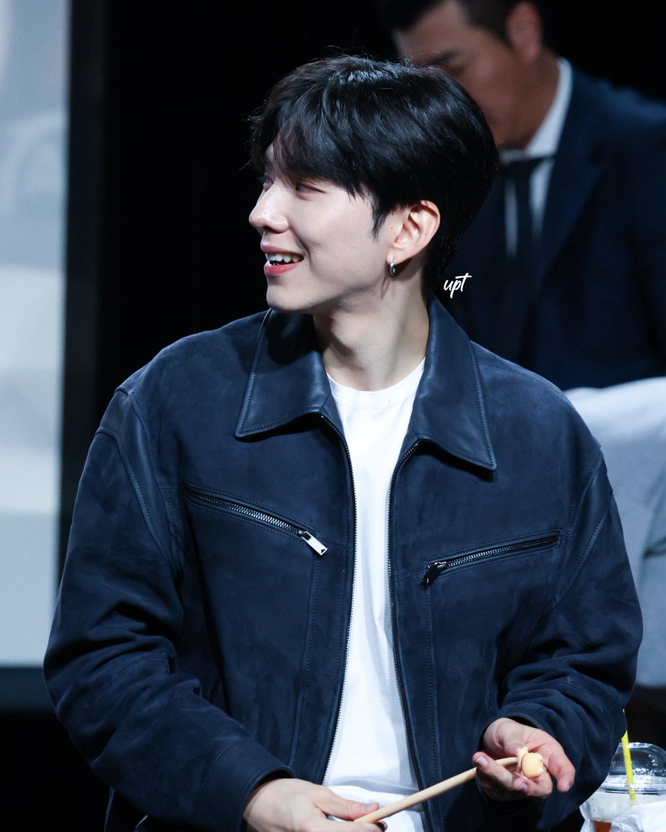 mbb_da_'s tweet image. 251026 위드뮤 대면 팬싸

생일축하켠🐹🧡

#몬스타엑스 #monsta_x
#기현 
#HBDtoKIHYUN
#선물같은기현DAY_1122