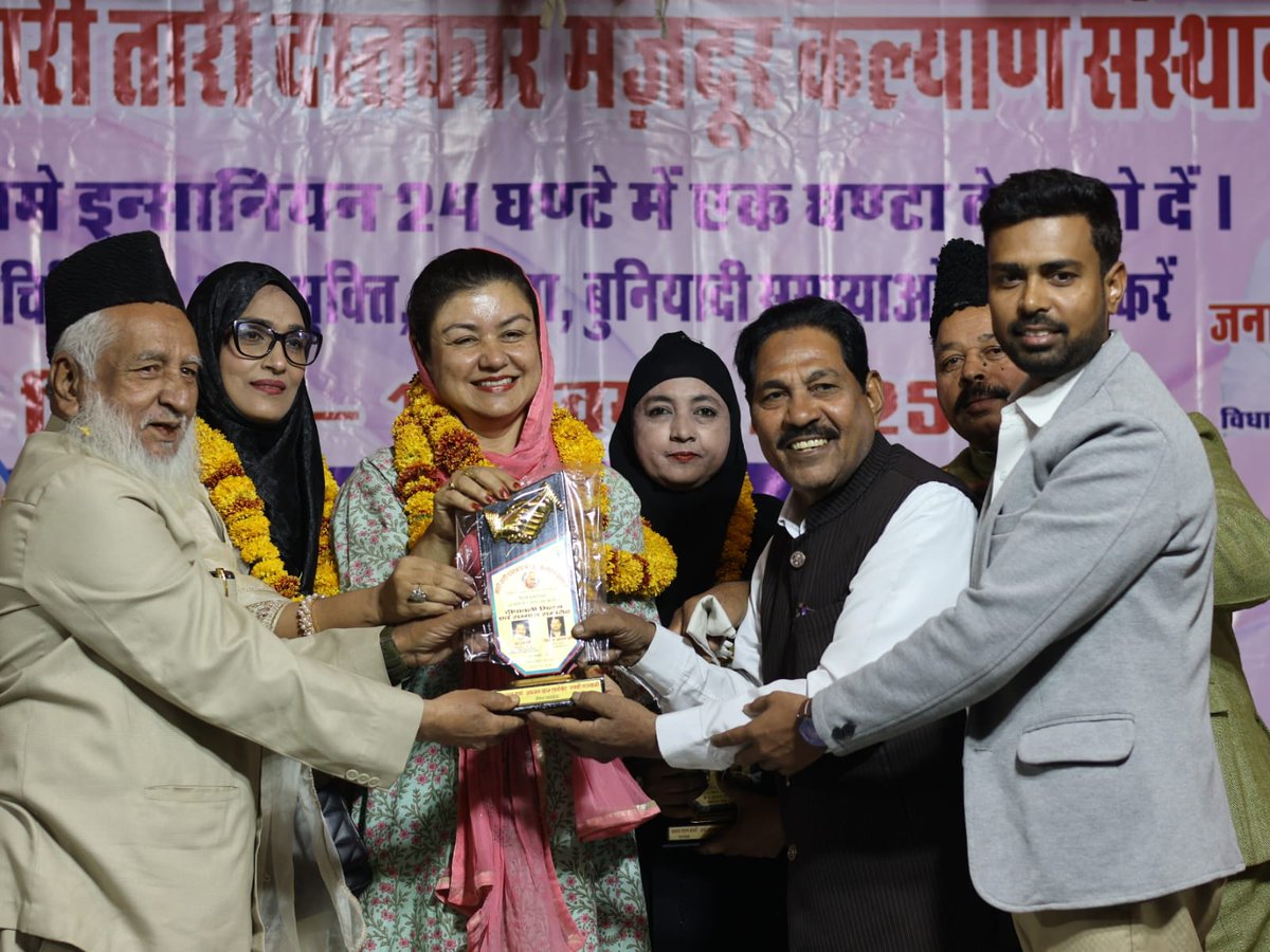 INCRubyKhan's tweet image. गत दिनों आरी तारी दस्तकार संघ ने और बेहद खुशनुमा दिवाली मिलन व सम्मान समारोह आयोजित किया। 
सस्नेह सम्मान के लिए आरी तारी दस्तकार  संघ का तहेदिल से शुक्रिया....
@ShayarImran 
@INCMinority
#jaipur 
#WorkersRights 
#WorkersUnity 
#HonorAndRespect