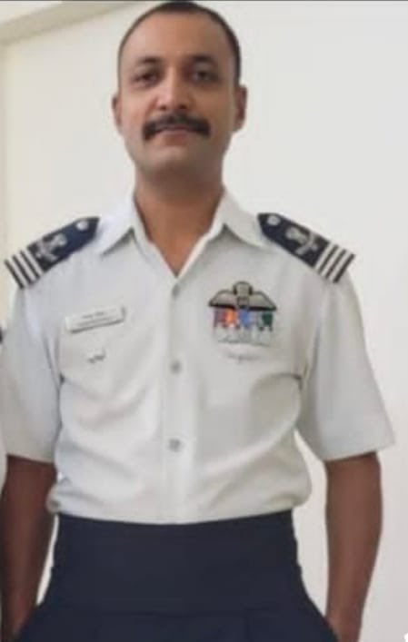 Arunab's tweet image. Deeply saddened by the tragic loss of the young and brave officer of the Indian Air Force Wing Commander Naman Syal in  the Tejas aircraft crash at the Dubai Air Show 2025. My Heartfelt condolences to the bereaved family. ॐ शांति 🙏 -#Tejas #DubaiAirShow2025 #Tejascrash