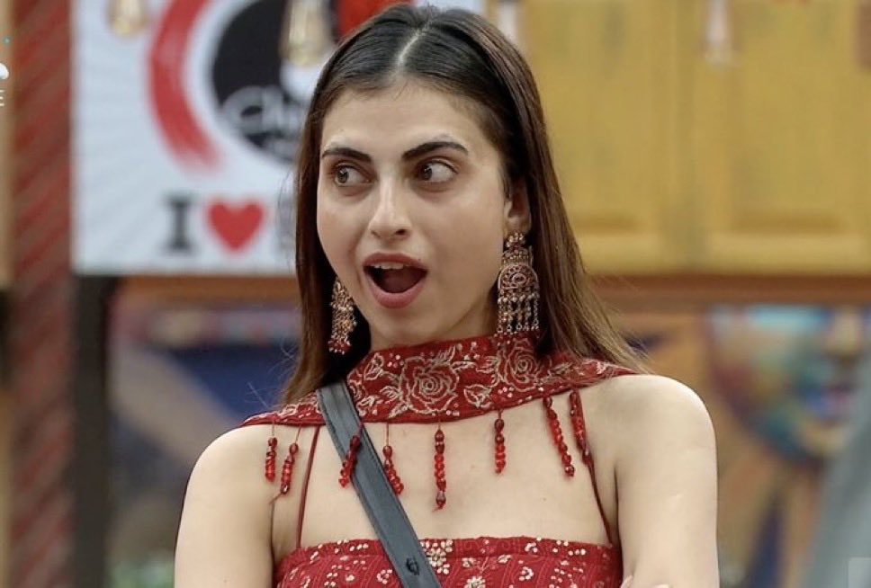 19hajjar's tweet image. deepak told hana that, jitni tumne show me galiyan di hai utni zazu chooza ek reel me dehta hai bahar. hes fake and doing a saint act 😭 thanks for exposing this crow.
#farrhanabhatt - #biggboss19