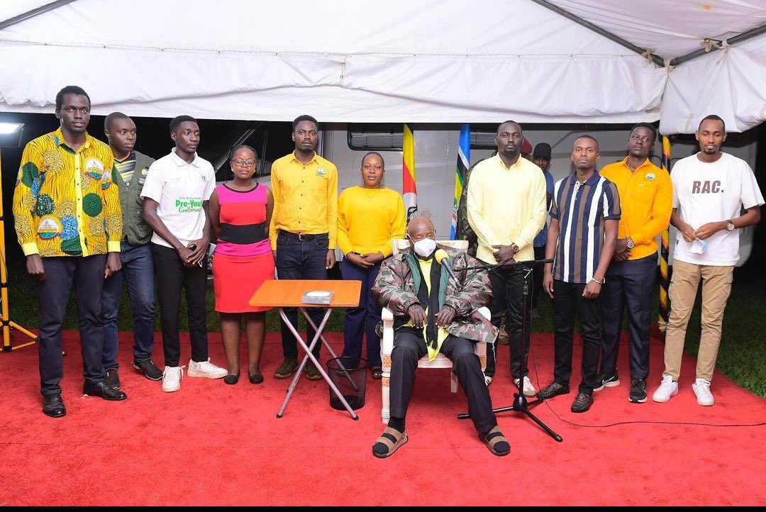 DanielOngom_A's tweet photo. Yesterday night, I led the NEC and other youths to meet the party chairman and presidential flag bearer, H.E. @KagutaMuseveni in state lounge Mayuge.

We had a fruitful engagement, where we discussed plans to mobilize for Jaja. https://t.co/DjhfNee6Yb