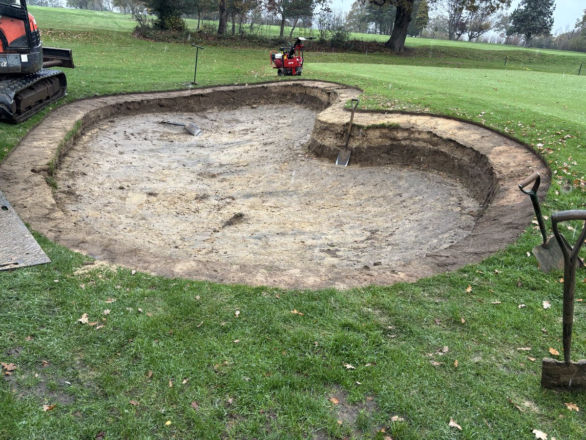 360GroundCare's tweet photo. Brilliant few days transforming Bunkers and carrying out Installation training for @EcoBunkerLtd at @SouthHertsGC Big thanks to Sean and his team who will now carry on with Bunker Renovation https://t.co/qCJ1coGhbo
