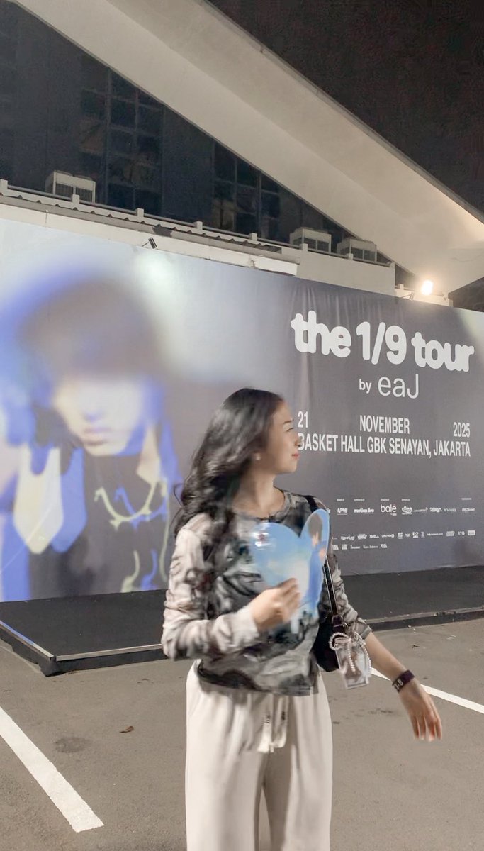 code0915's tweet image. If I had 8 more lives, I’d still choose you over and over. 💙🧑‍🚀🫙

#The1OutOf9TourJakarta #The1over9 #eaJInJakarta @eaJPark