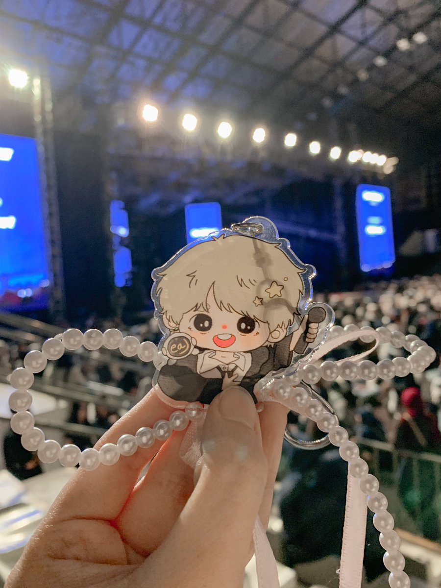 code0915's tweet image. If I had 8 more lives, I’d still choose you over and over. 💙🧑‍🚀🫙

#The1OutOf9TourJakarta #The1over9 #eaJInJakarta @eaJPark