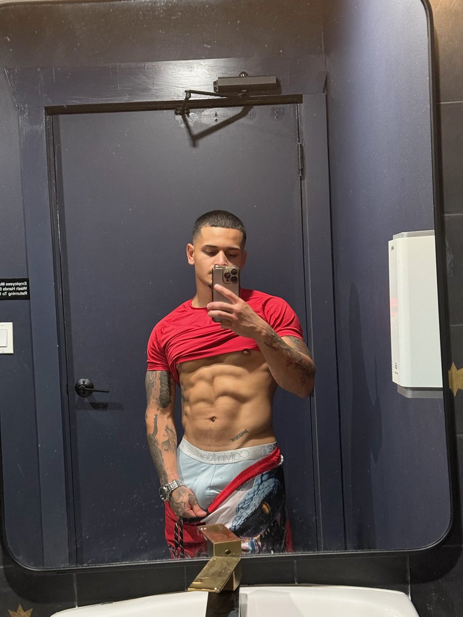 theale09_ tweet media