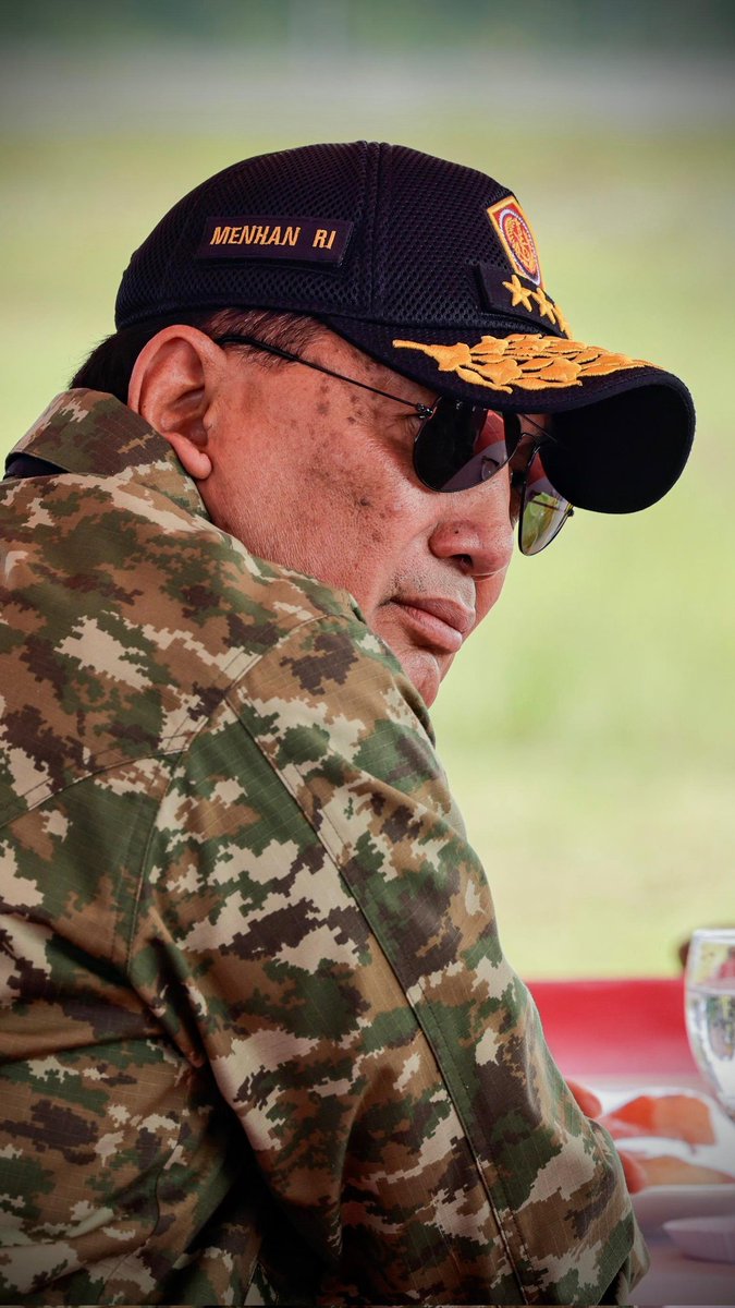 sjafriesjams's tweet photo. Di setiap jengkal tanah air, kedaulatan dan hukum harus tegak tanpa kompromi. Aktivitas tambang ilegal bukan hanya merugikan negara, tetapi juga merusak lingkungan, mengancam keselamatan masyarakat dan melemahkan masa depan generasi.

TNI bersama kementerian/lembaga dan aparat penegak hukum terus memperkuat operasi terpadu untuk menutup seluruh celah pelanggaran. Negara hadir, tegas, dan konsisten karena kedaulatan tidak bisa dinegosiasikan dan kepentingan rakyat adalah mandat tertinggi yang wajib kita lindungi.