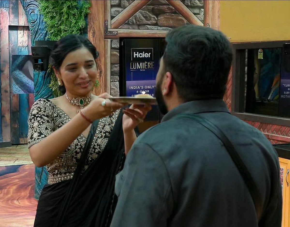 Aman_shukla7's tweet image. Cringiest family interaction of Family Week in Bigg Boss history! 💀🤦‍♂️
#BiggBoss19 #BB19 #BB19Updates #BiggBoss #BiggBossLive #BB19FamilyWeek #BiggBossDrama #RealityTV #BB19News #BB19Opinions #BBFans #BiggBossWeekendKaVaar