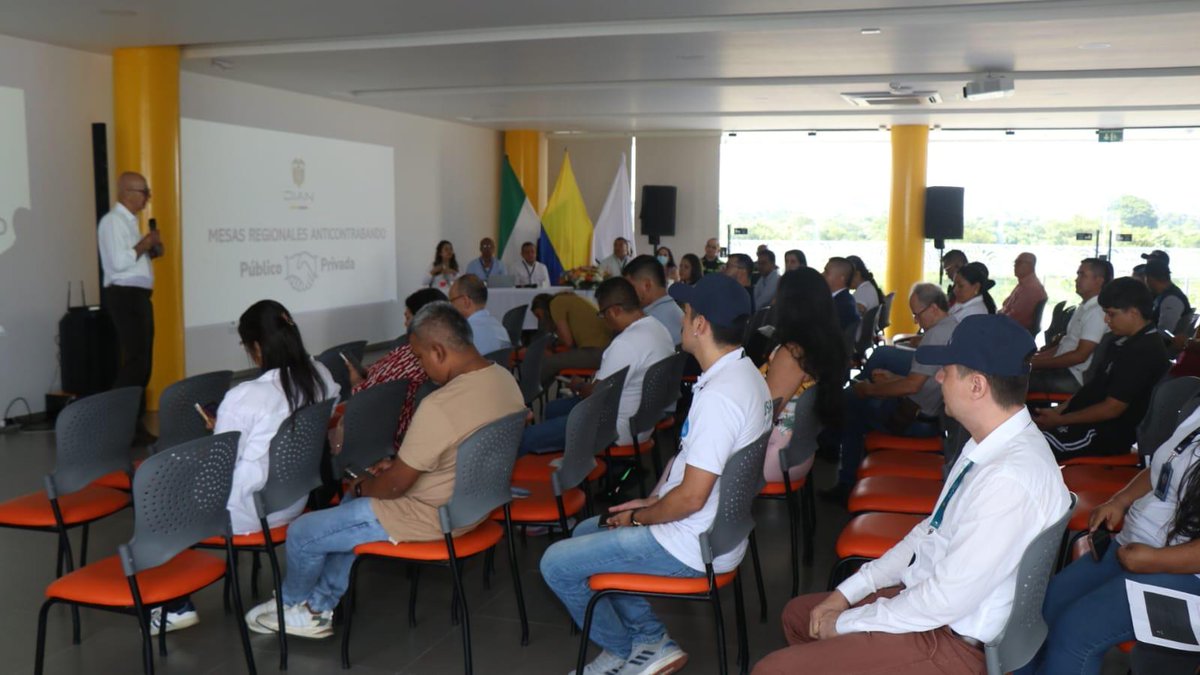 #AEstaHora: 🚨La Mesa Regional Anticontrabando del suroccidente avanza en nuevas acciones contra economías ilegales.

🤝La DIAN trabaja junto a gremios económicos, asociaciones agrícolas, <a href="/ICACOLOMBIA/">ICA Colombia</a>, @InvimaColombia, <a href="/PoliciaAduanera/">Policía Fiscal y Aduanera (POLFA)</a>, @GobernacionPutumayo y autoridades locales