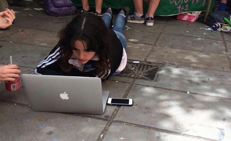 elduckpost's tweet image. Literalmente ella en el colegio: