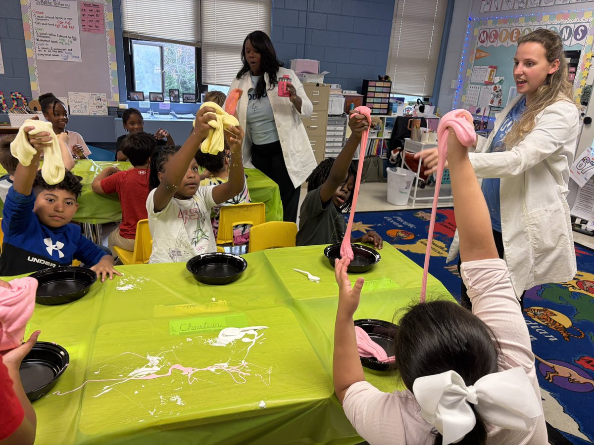HighPointFCS's tweet image. and now for a moment of science 🧪 our scholars used research skills, collaboration, and inquiry to engage in hands on learning experiences all day for our annual STEAM day! @ibpyp @EricaFox_EdD @HPointPrincipal @alexbatesedu