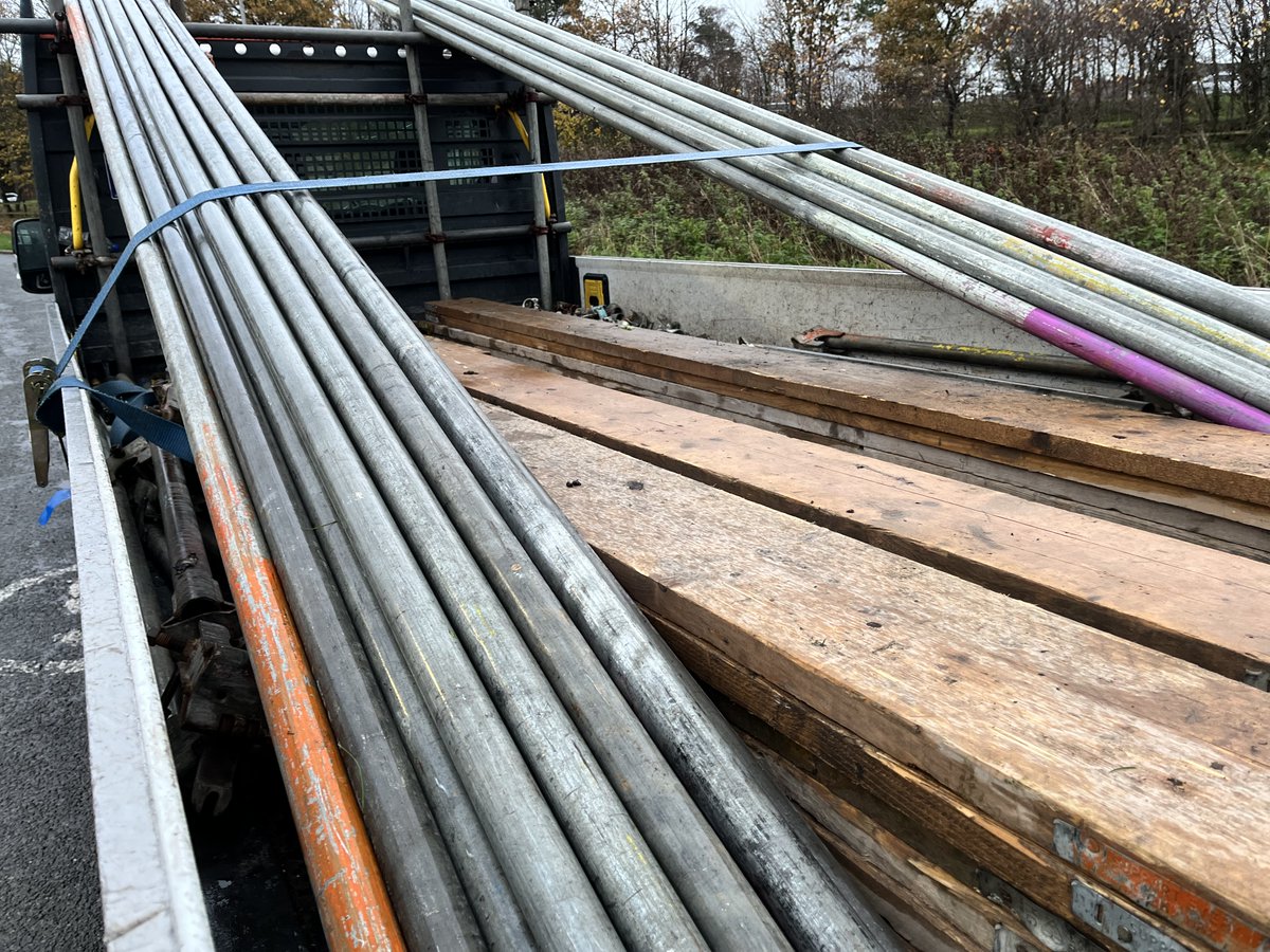 DVSAEnforcement's tweet image. The gift that keeps on giving👇

❌Insecure load - no strapping/netting
❌Overloaded by 2️⃣6️⃣%
❌Indicator inoperative
❌Disqualified driver
❌No insurance
❌Failed roadside drug swab

✅Vehicle seized
✅Driver arrested

#DVSA #InsecureLoad #Overweight # RoadSafetyLessons