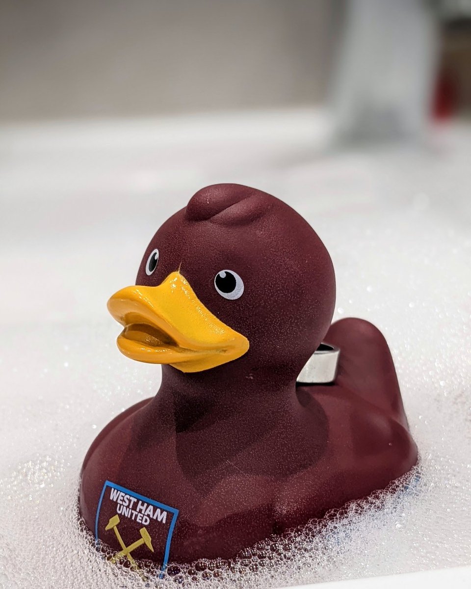 Have a nice relaxing soak and rep your favourite team with our West Ham United FC Bathtime Duck 🛁 ⚒️