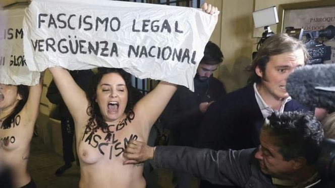 Que un señor con la bandera franquista en alto mientras agredía sexualmente a dos mujeres de Femen que protestaban, saliera de allí con todos sus dientes y que nadie allí presente tuviera el mínimo coraje de obligarle a parar, es absolutamente vergonzoso.