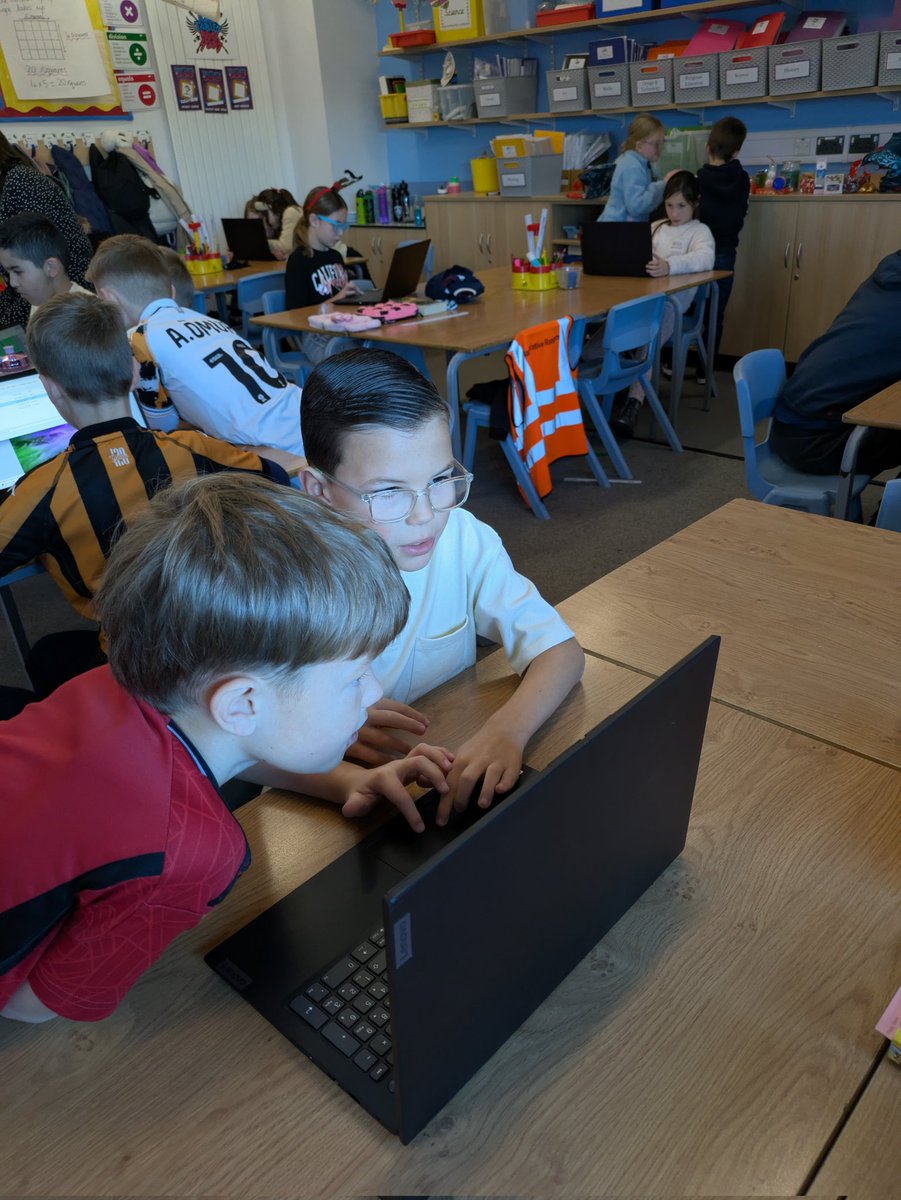 EastfieldPSHull's tweet image. #eps4AB have enjoyed editing photographs in #epscomputing today. They have used cropping, rotating and colour features to change the mood and composition.