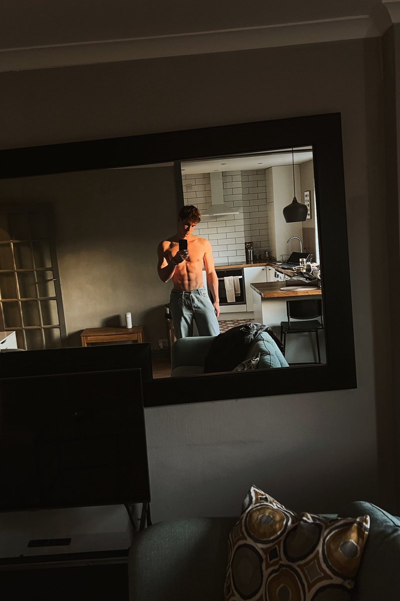 Stephen Tracey tweet media