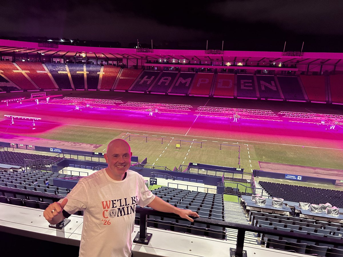 Great evening celebrating qualification 🏴󠁧󠁢󠁳󠁣󠁴󠁿⚽️🙌🏻 🎶we’ll be coming🎶