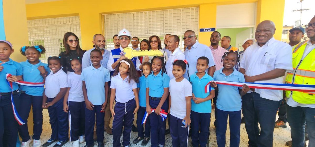 Infraestructura Escolar entrega tres nuevos centros educativos en Bayaguana, Monte Plata

Las nuevas aulas del nivel inicial fueron construidas por el Gobierno con una inversión de RD$ 18,783,752

Bayaguana, Monte Plata, RD.-Con una inversión de alrededor de RD$20 millones de