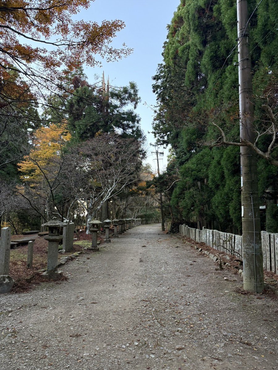 atagojinjya's tweet image. おはようございます。
今朝の気温は２度で、天候は晴れとなっております。
どうぞお参り下さい。