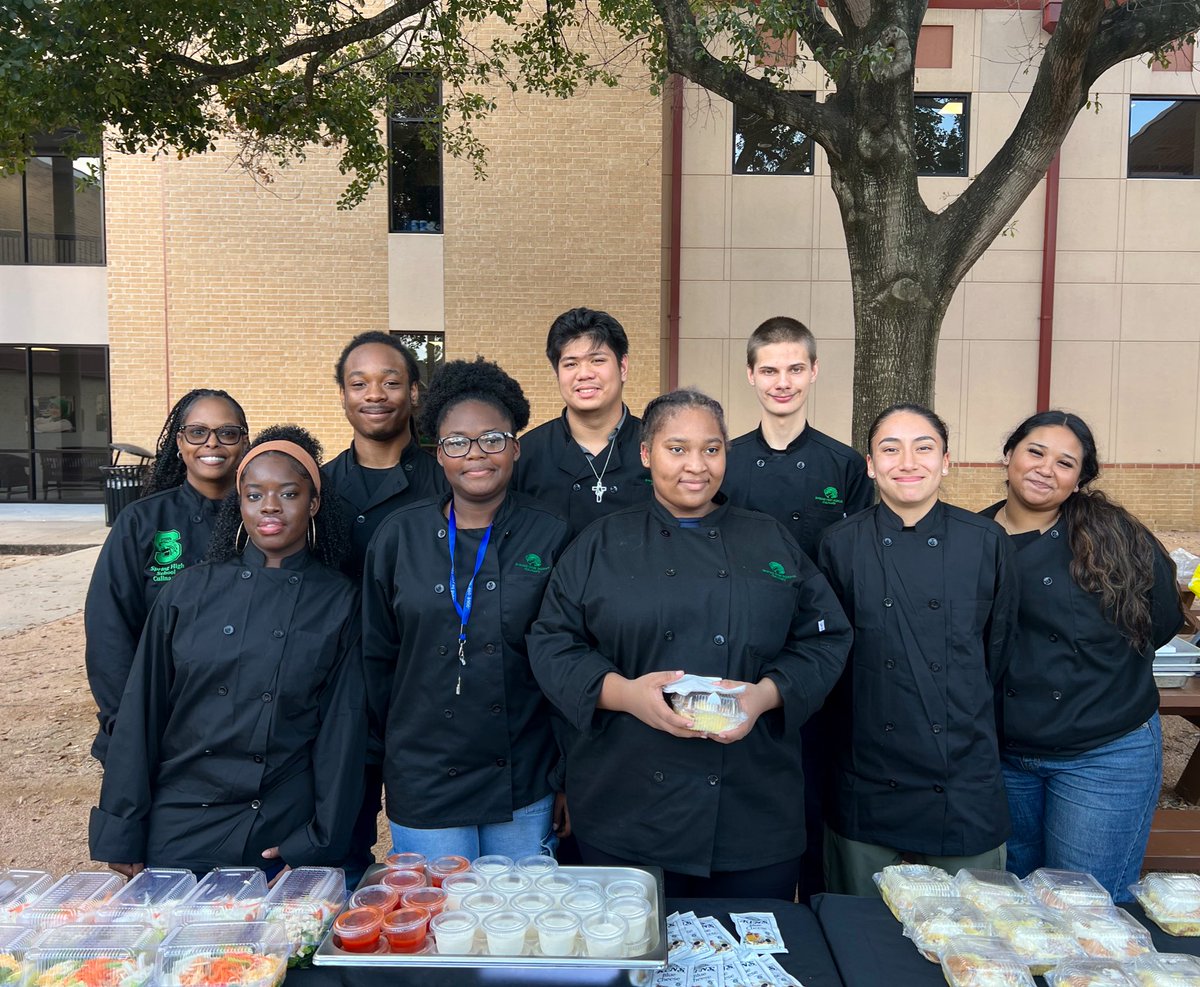 StephenJamesMBA's tweet image. Food Truck Friday was a hit! @SPRINGHIGHLIONS Culinary Arts students helped host Food Truck Friday at the Spring ISD admin building, serving staff and kicking off Thanksgiving break with great food and even better energy! 🍽️ @SpringISD_CTE #CareerReady #CulinaryArts