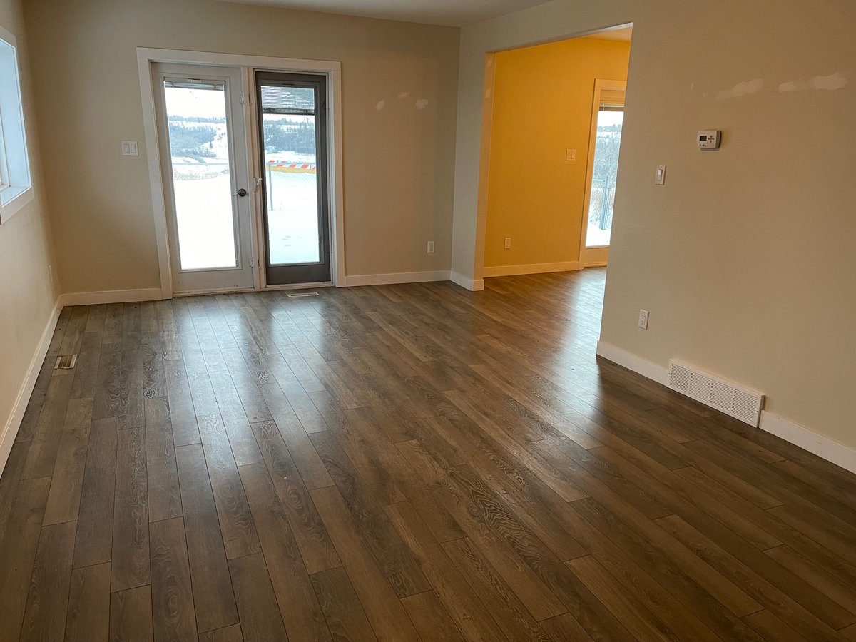Realtors_Global's tweet photo. 🪧431 Vaughan St, MJ, SK. Welcome to this 3-bedroom, 2-full-bath bungalow. 

Global Direct Realty Inc.
Harper Randhawa, Agent®️306.501.2492
When you THINK of REALTY... think Global!
#powerhouseteam #moosejawhomeforsale #firsttimehomeowners
#newlistingalert #homeforsale #forsale https://t.co/JDns4EC8qF