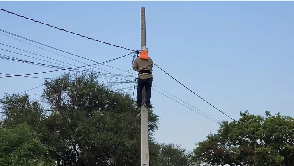 ▶️NO QUERES VER EN ENERO | 🙄

💡La ANDE reporta el corte masivo de luz en zonas de Luque y Areguá.

❌La interrupción se dio luego de que la Subestación Luque del Sistema Metropolitano quedara fuera de servicio.

👉Desde la institución informaron que funcionarios de la Gerencia