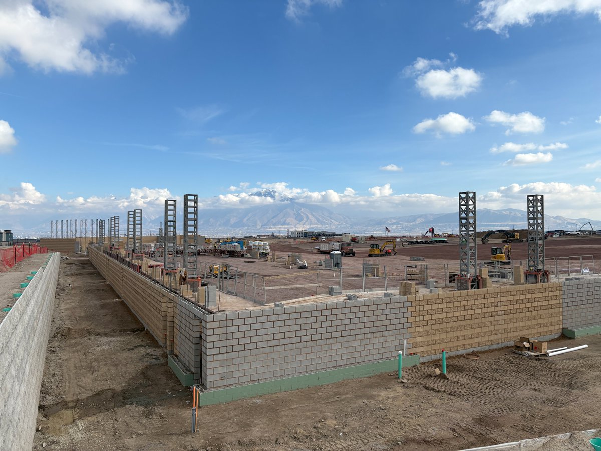 RobCon_Co's tweet image. Building C is rising fast 💪 CMU is flying, Buildings A &amp;amp; B are laying block, and the Target lot is getting its base down. Light pole bases? Forming up! 🏗️

Herriman’s coming together one pour at a time.

#TheCommonsAtHerriman #TeamRobcon #UtahConstruction #ProjectUpdate