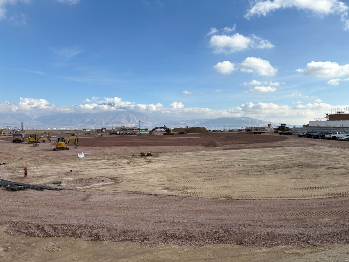 RobCon_Co's tweet image. Building C is rising fast 💪 CMU is flying, Buildings A &amp;amp; B are laying block, and the Target lot is getting its base down. Light pole bases? Forming up! 🏗️

Herriman’s coming together one pour at a time.

#TheCommonsAtHerriman #TeamRobcon #UtahConstruction #ProjectUpdate