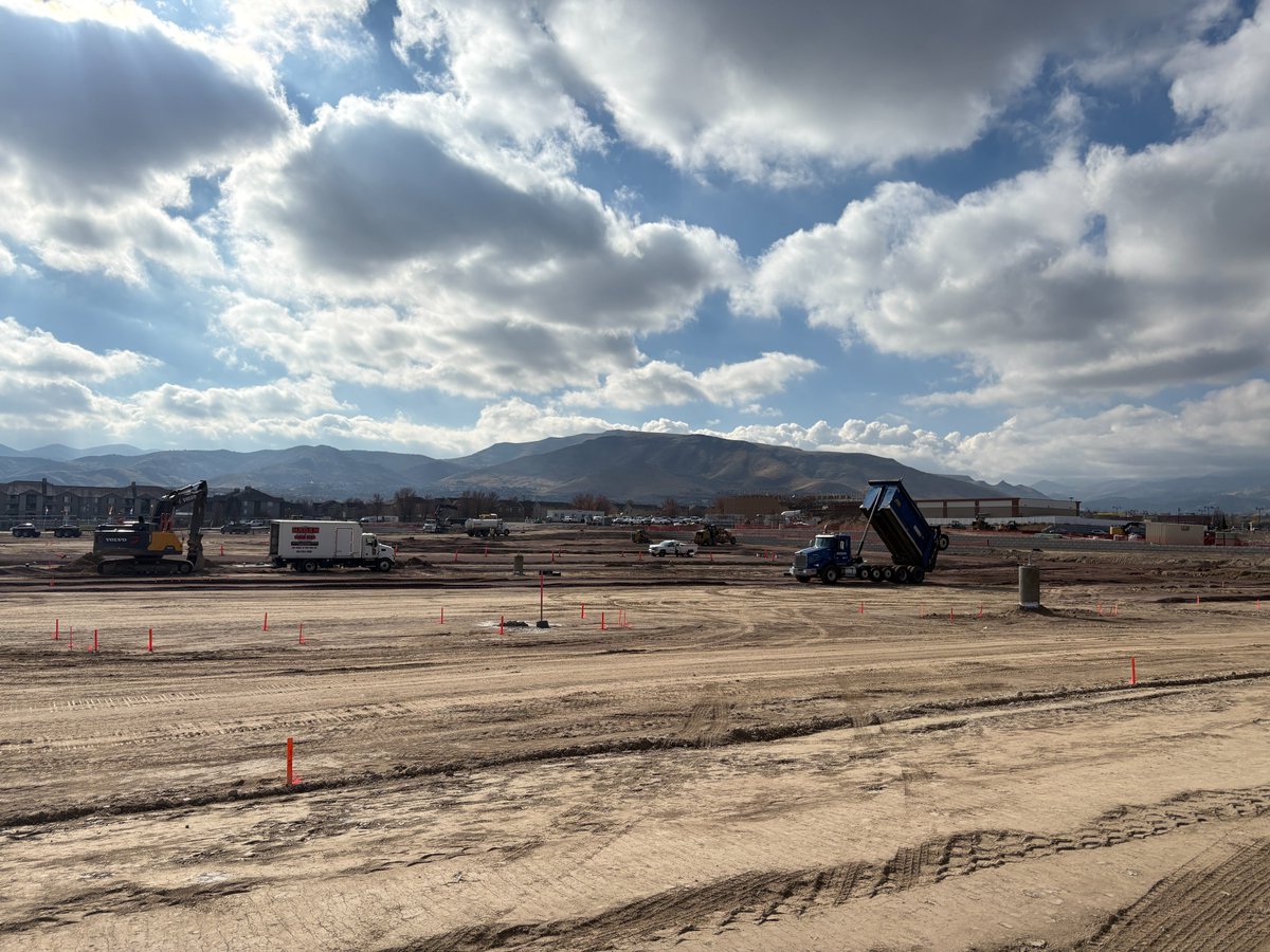 RobCon_Co's tweet image. Building C is rising fast 💪 CMU is flying, Buildings A &amp;amp; B are laying block, and the Target lot is getting its base down. Light pole bases? Forming up! 🏗️

Herriman’s coming together one pour at a time.

#TheCommonsAtHerriman #TeamRobcon #UtahConstruction #ProjectUpdate