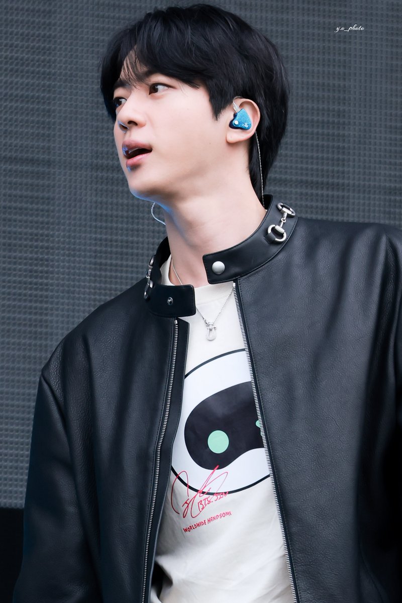 25.10.31 sound check

#방탄소년단진 #BTSJIN #석진 #진 #JIN #ジン 
#Jin_TOUR_ENCORE 
#RUNSEOKJIN_epTOUR_ENCORE

<a href="/BTS_twt/">방탄소년단</a>