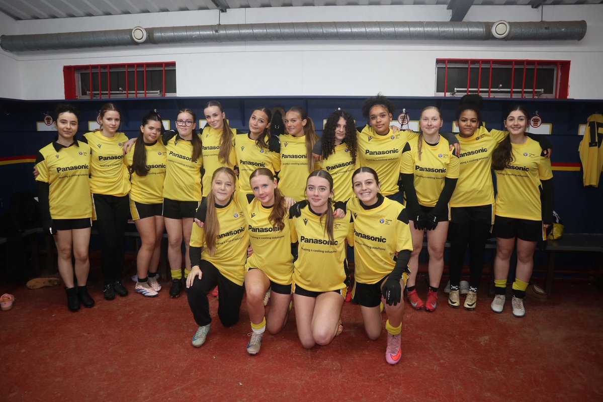 PutteridgePE's tweet image. What a day for rugby at Putteridge. Year 8 boys took home the @LutonSchGames rugby festival trophy. Year 9 &amp;amp; 10 girls had a fantastic win under the lights at @StockwoodPark. #firstCLASS