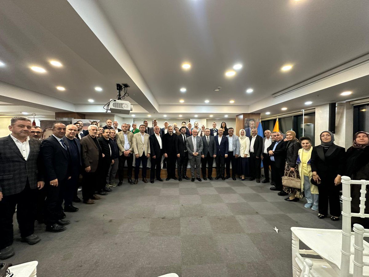 abdullaharidoru's tweet image. Eyüpsultan teşkilatımızla bugün çok verimli ve coşkulu bir Danışma Meclisi gerçekleştirdik. Teşkilatımızın heyecanı, sahaya ve İstanbul’un her köşesine yansıyan güçlü bir motivasyon ortaya koyuyor.

Ayrıca deprem bölgesinde tamamlanan 350 Bin konutun duyurusunu İstanbul…