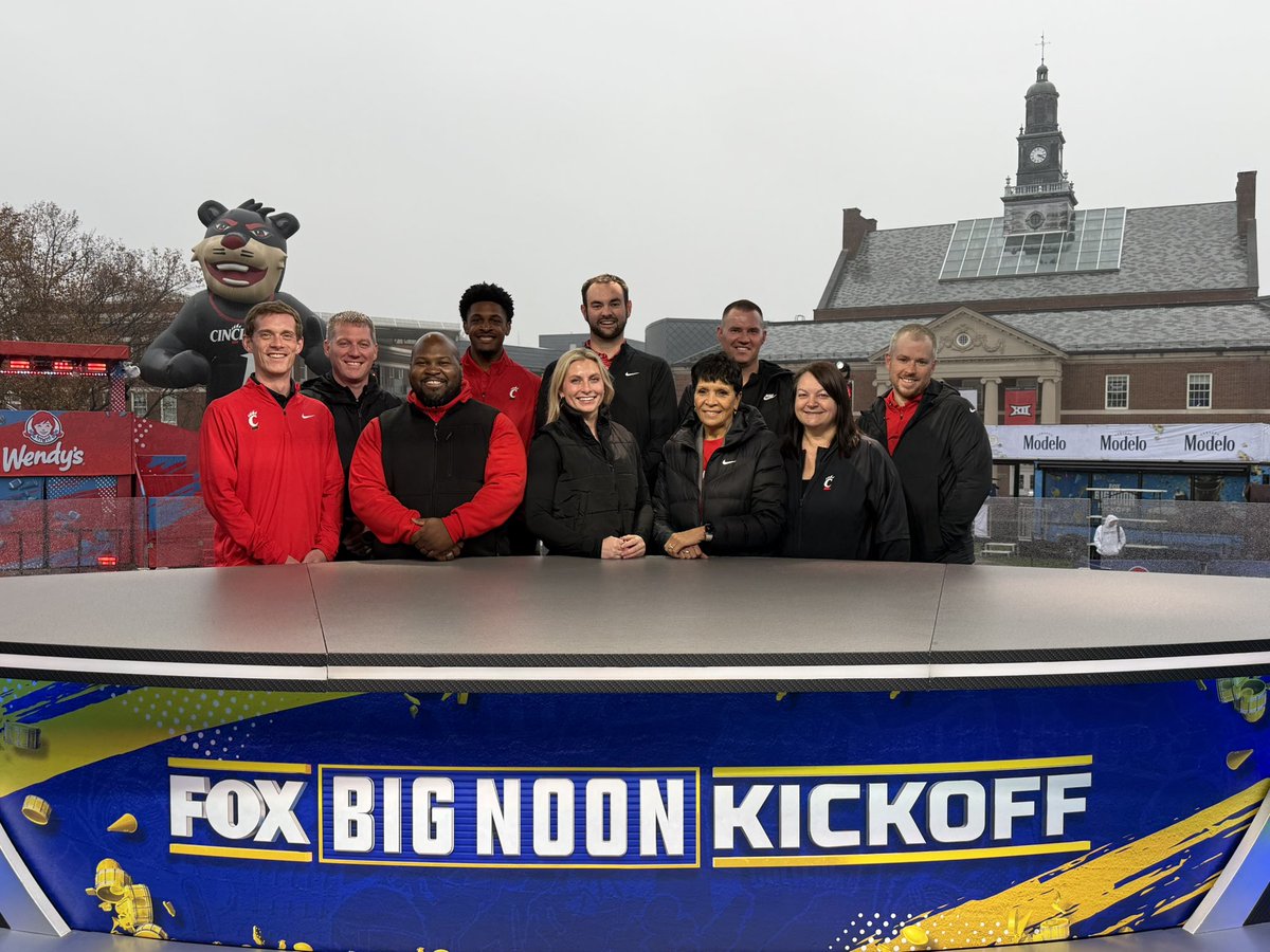 nnichols_'s tweet image. Let’s have a weekend, @GoBEARCATS family 

@GoBearcatsUCATS is ready!