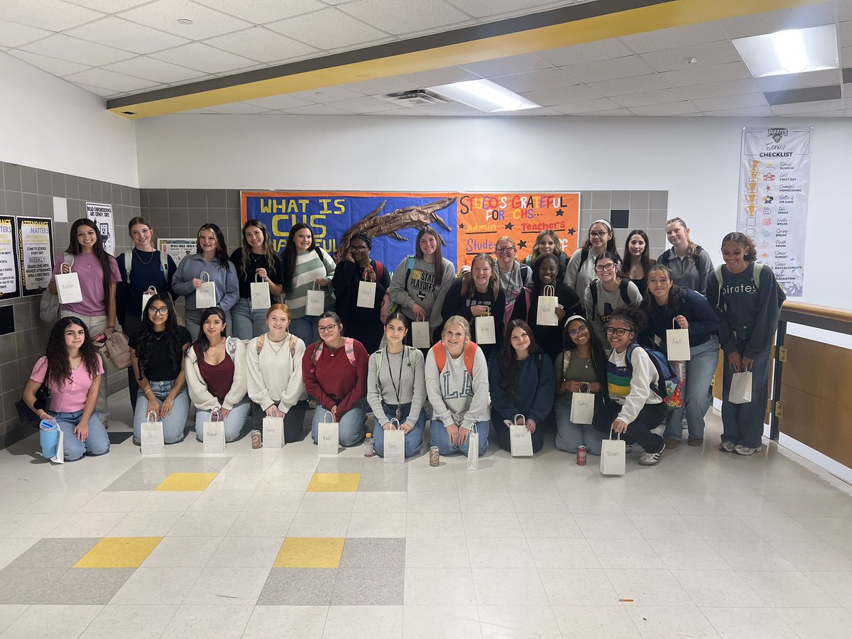 CHS_LP_SOFTBALL's tweet image. Affirmation week has come to an end. Everyone was sent home with a bag of positives today to enjoy over the Thanksgiving break!  #Cthegood #CultureWins