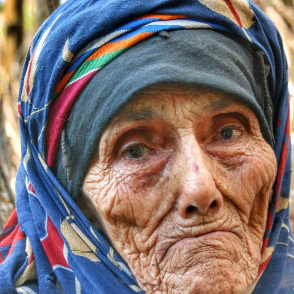 ‘Bazen gözler,
sözlerden daha ağırdır.’