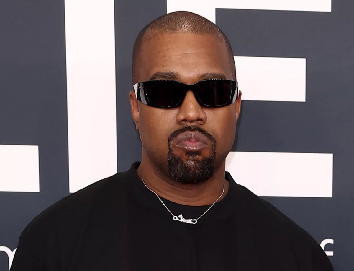 DailyRapFacts's tweet image. Top 3 Rappers currently receiving the most daily Spotify Streams 🏆

1. Drake - 51.7m

2. Kanye West - 24.1m

3. Future - 22.5m