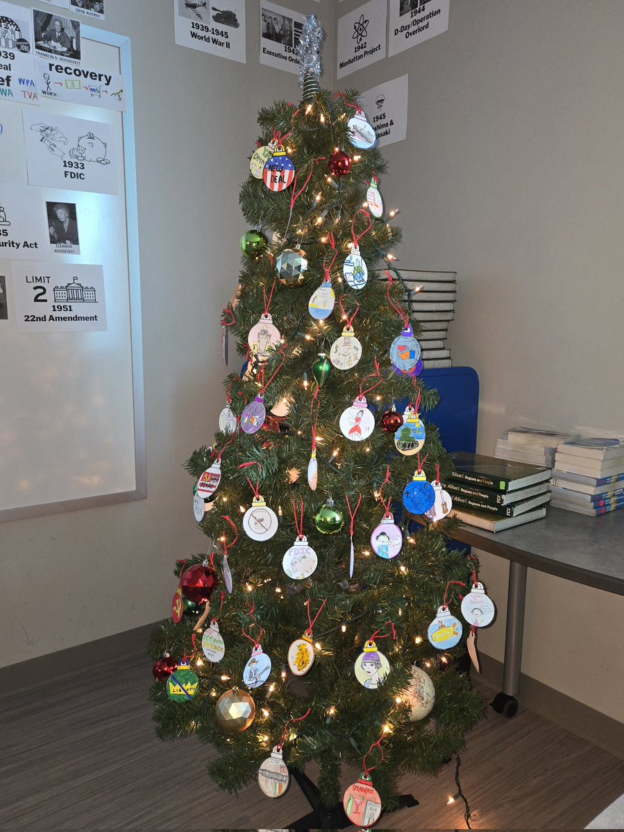 MrsLeeHistory's tweet image. Oh history tree, oh history tree- how lovely are your branches! Friday fun with my kids making US History related ornaments for some holiday cheer to come back to in December 🌲🎅 #historyclass #holidays #fridayfun