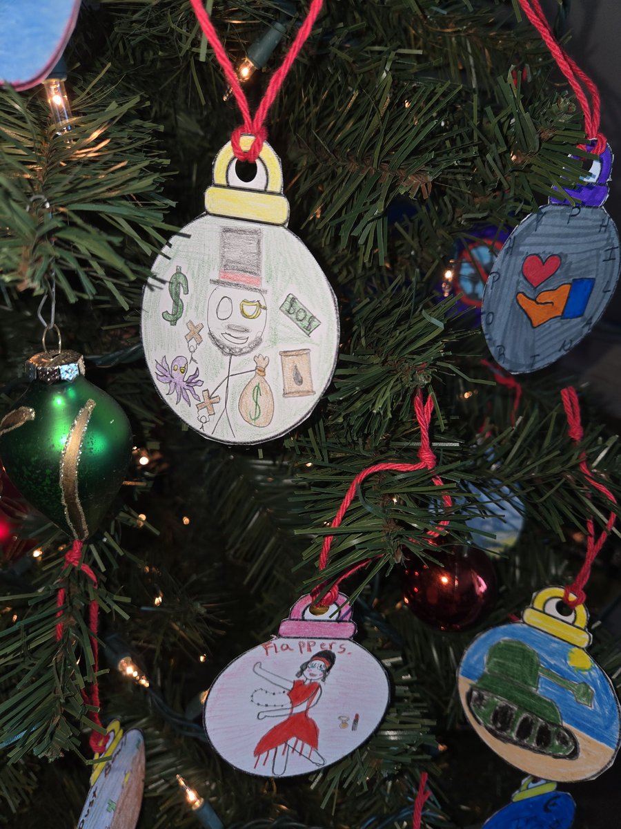 MrsLeeHistory's tweet image. Oh history tree, oh history tree- how lovely are your branches! Friday fun with my kids making US History related ornaments for some holiday cheer to come back to in December 🌲🎅 #historyclass #holidays #fridayfun