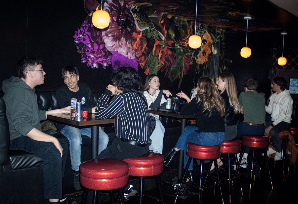 First one to leave the bar buys the Uber. Guess you all have to stay 🤷‍♀️

📸: @anukaphotos