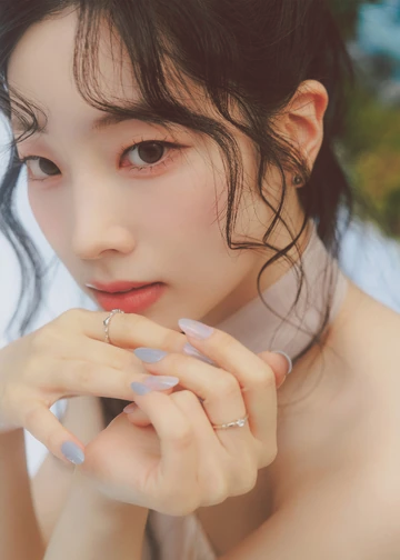 tweetbrandon's tweet image. #kpop #profiles 

@instagram @dahhyunnee 9.4 mill followers 
Birth name: Kim Da-hyun (김다현)
Birth date: May 28, 1998 (age 27)
Birth place: Ginkgo-dong, Jungwon-gu, Seongnam, Gyeonggi-do, South Korea
Height: 161 cm (5 ft 3 in)
Weight: 44 kg (97 lb)
Blood type: O

Occupation: