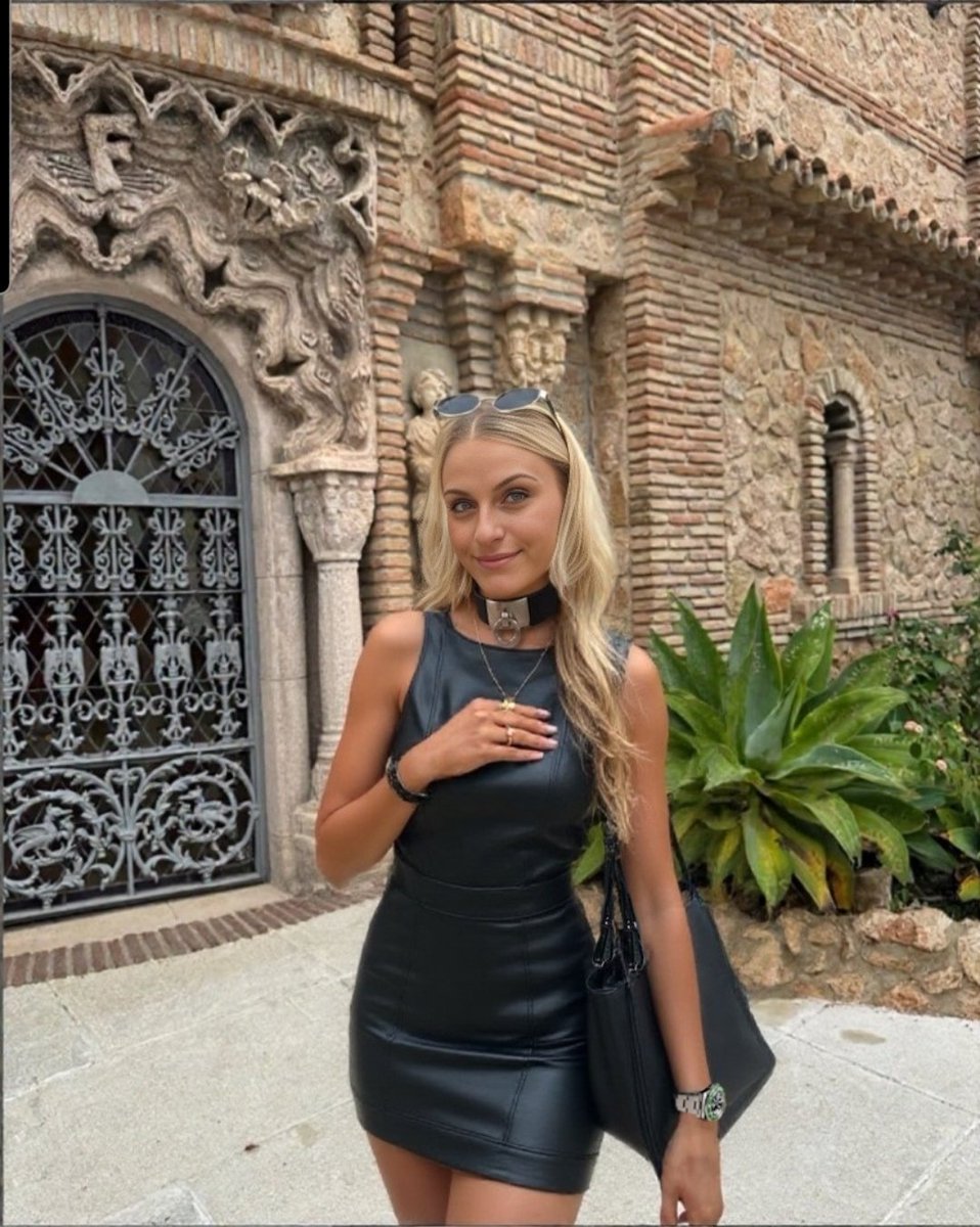 Love to show this elegant and casual picture from Spain. She is wearing our 40mm collar in black aluminium with stainless steel front. We feel very honoured!

#collar #collared  #collaredgirl