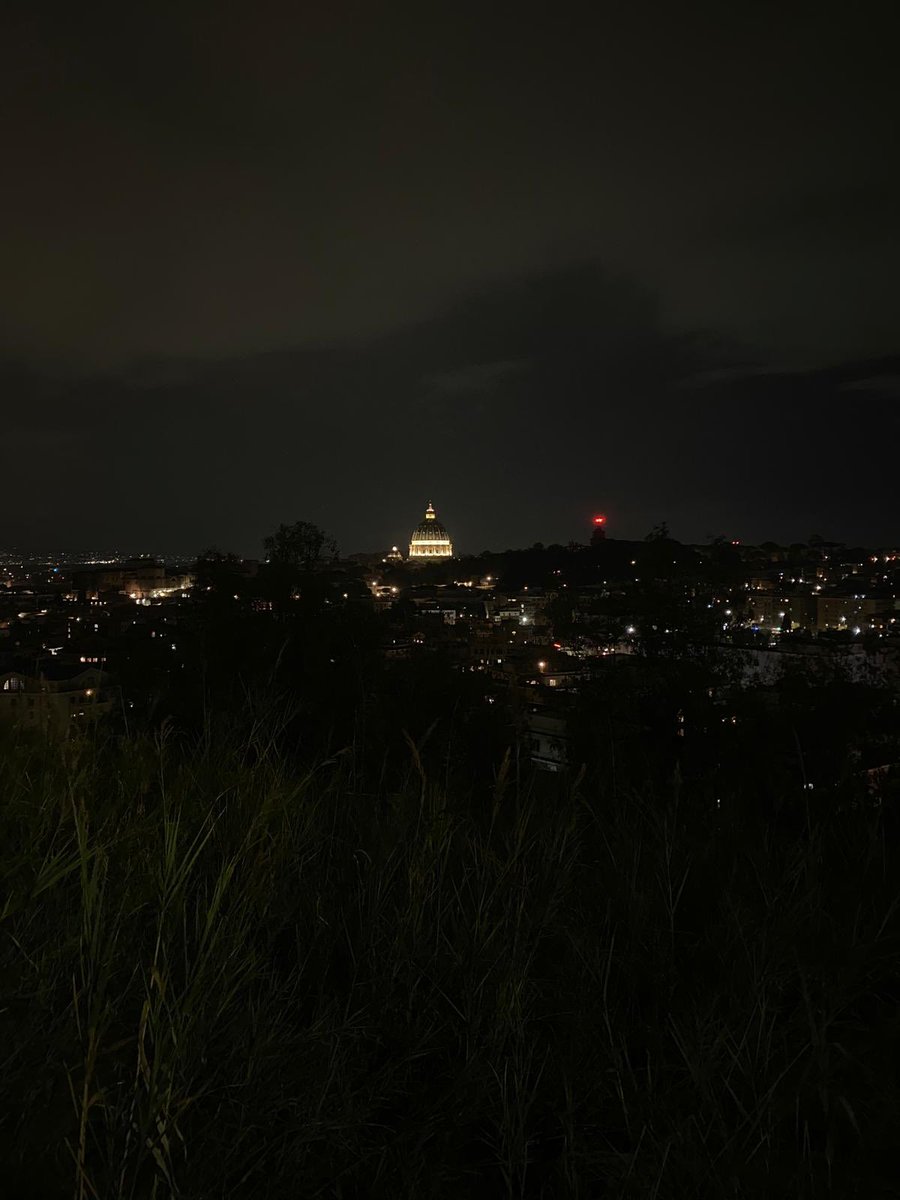 Sì ha Bisogno di queste notti, per azzerare la confusione del giorno, e non pensate che ci sia poca luce, perché è pura magia.