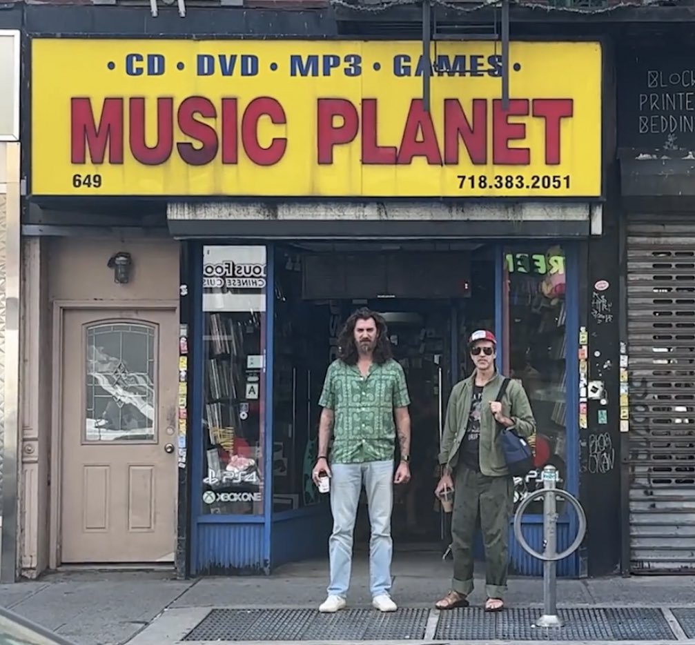 Rhett looks so miserable. 😂