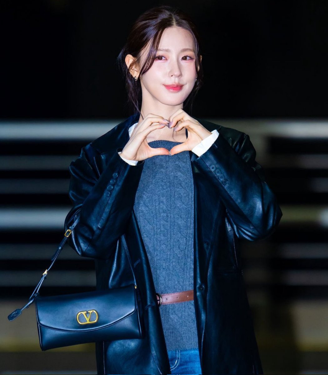 idlepopbase's tweet image. i-dle&apos;s MIYEON was photographed at the Incheon Airport today 

She is on her way to Abu Dhabi to perform at the K-Pop festival &quot;Dream Concert&quot; tomorrow