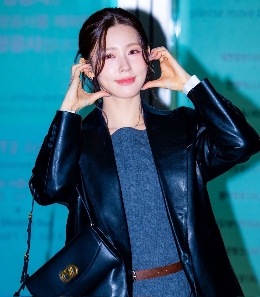 idlepopbase's tweet image. i-dle&apos;s MIYEON was photographed at the Incheon Airport today 

She is on her way to Abu Dhabi to perform at the K-Pop festival &quot;Dream Concert&quot; tomorrow