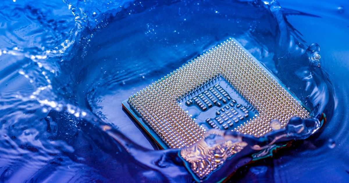 Lance_Edelman's tweet image. 5 Data Center Cooling Methods Compared - buff.ly/8yvYct3 #IT #datacenter #tech #AI #GPUs