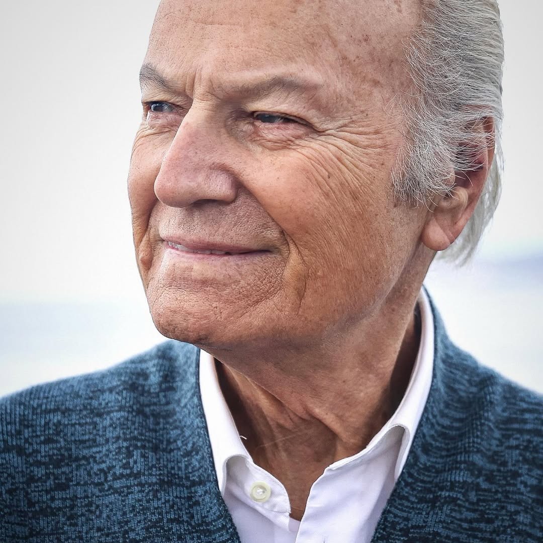 EDİZ HUN 💫 Doğum gününüz kutlu olsun. Sağlıklı ve mutlu nice yaşlara. İyi ki varsınız. #EdizHun #MutluYıllar 💐