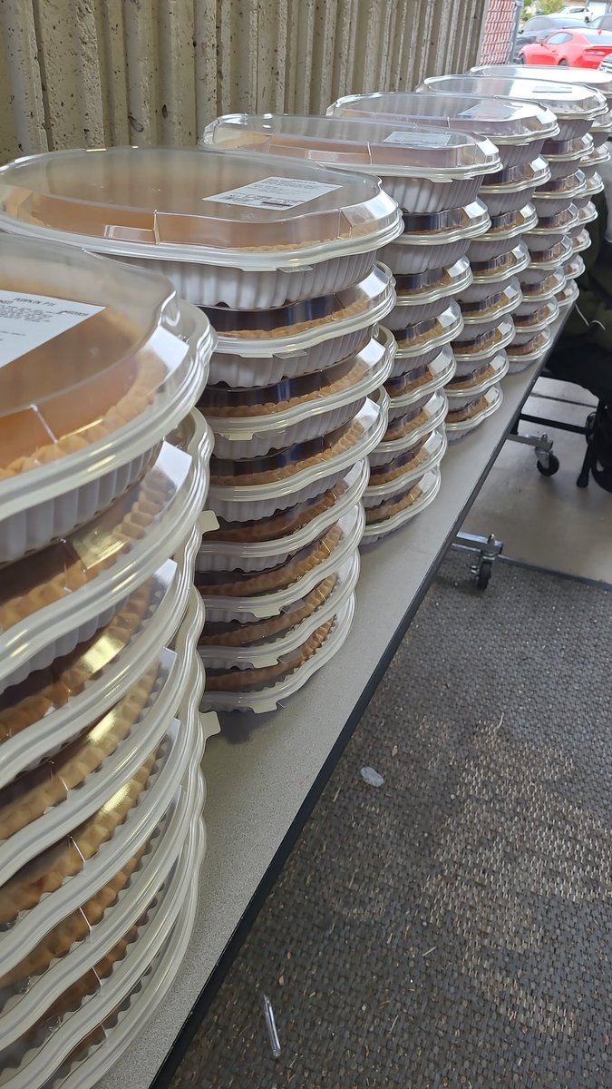 The holiday pies are ready for families at Long Elementary School. Happy Thanksgiving from #NAIOPSNV. <a href="/ClarkCountySch/">CCSD</a> #giveback #Thanksgiving #holiday #NAIOP #Thanksgiving #CRE