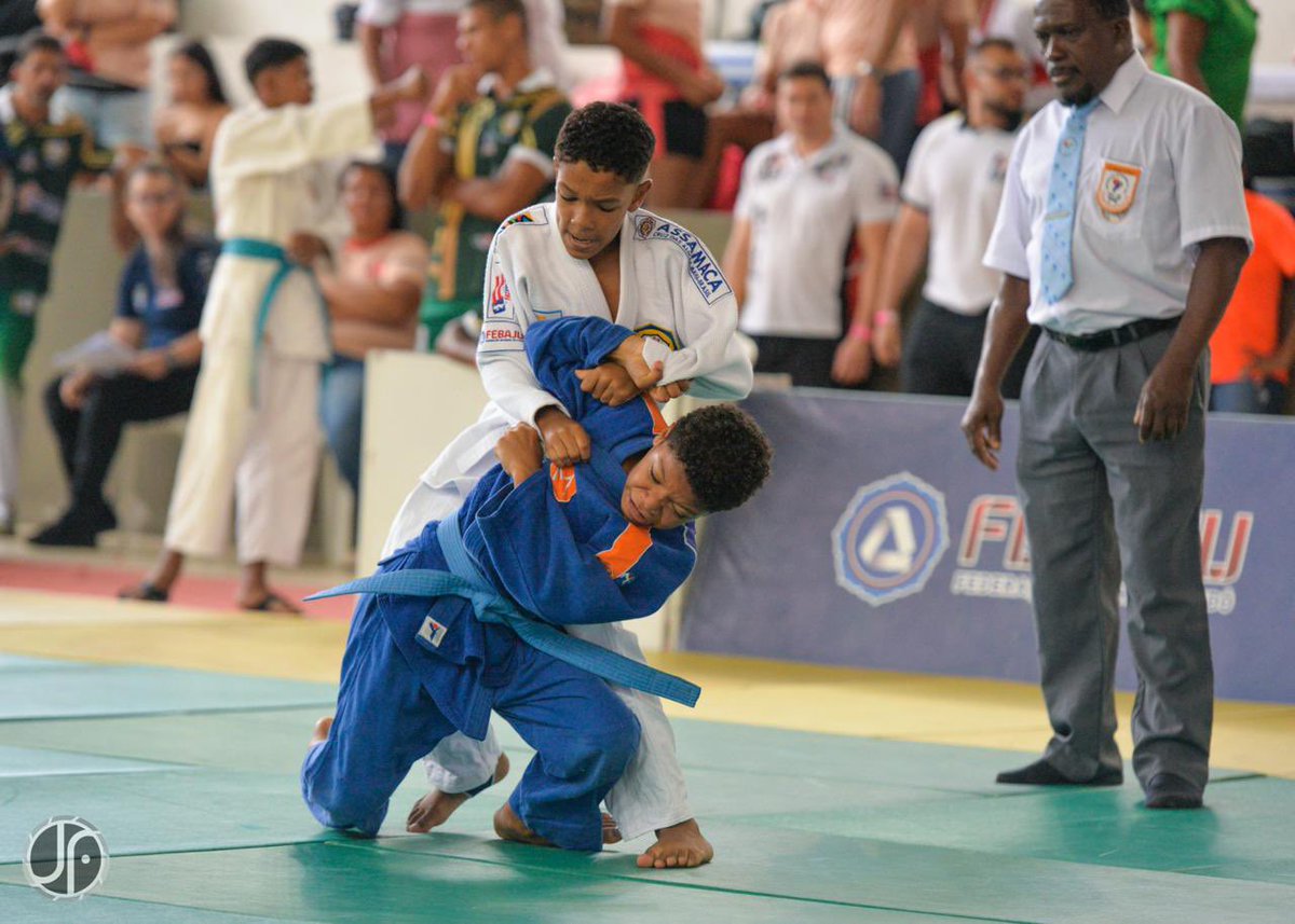 instmaiconfr's tweet photo. O Instituto Maicon França disputa o Campeonato Baiano de Judô em Simões Filho (21 a 23/11)! 🥋
Nossos atletas das categorias Sub 11, Sub 13, Sub 18 e Sênior estão prontos para representar disciplina e superação! https://t.co/jMg3qh2YmQ